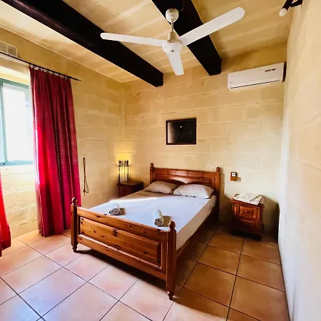 Ta' Guza Farmhouse *