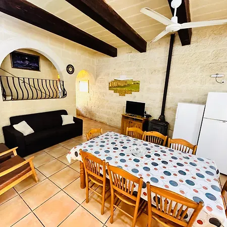 Ta' Guza Farmhouse * Xagħra